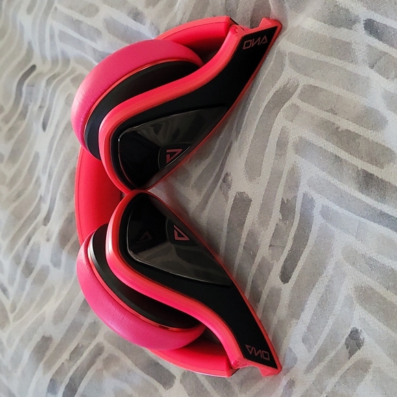 Monster DNA Pink & Black Headphones - Picture 13 of 14